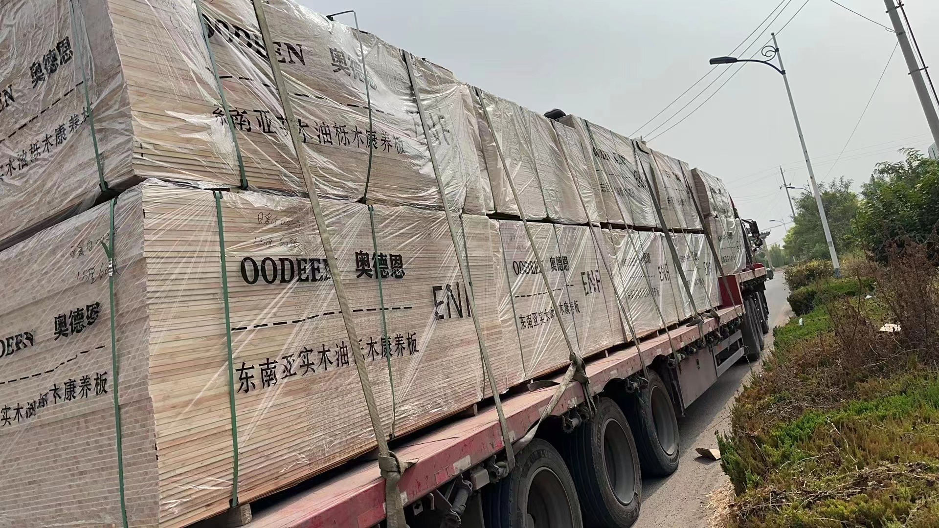 合木木业持续稳定发货，发货量的大小，说明了市场的认可，客户的喜爱